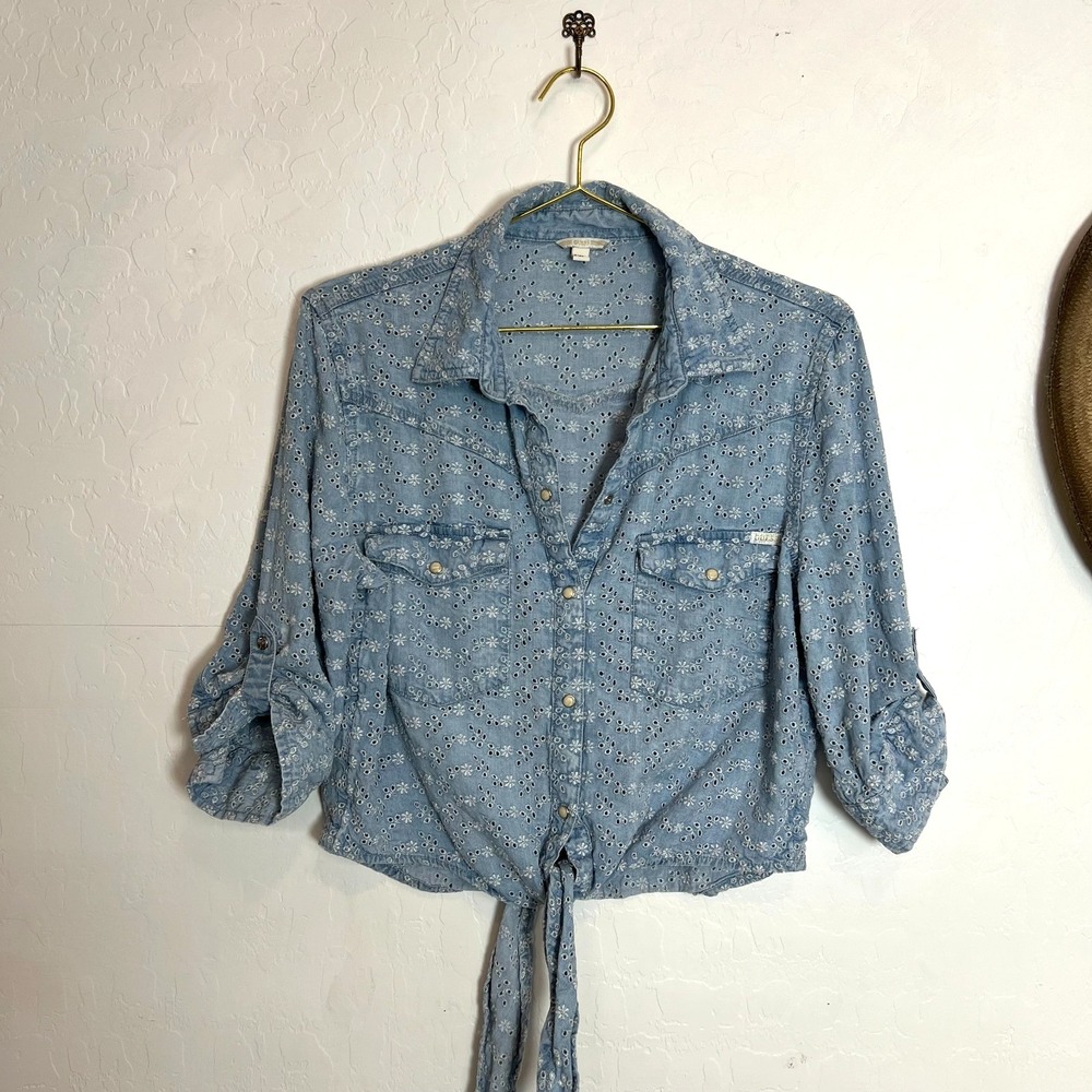 GUESS Light Wash Eyelet Denim Tie Front Shirt XL Chambray Floral Cropped Western